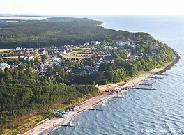 Two-story Holiday Cottages, Pool, air Conditioning
