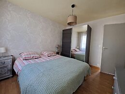 Nice Holiday Home With Beautiful Garden, Paimpol