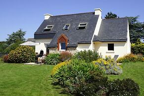 Nice Holiday Home With Beautiful Garden, Paimpol