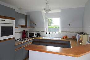 Nice Holiday Home With Beautiful Garden, Paimpol