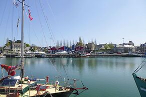Nice Holiday Home With Beautiful Garden, Paimpol