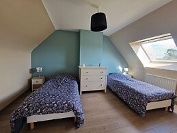 Nice Holiday Home With Beautiful Garden, Paimpol