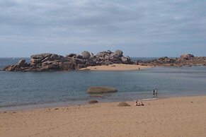 Nice Holiday Home With Beautiful Garden, Paimpol