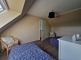 Nice Holiday Home With Beautiful Garden, Paimpol
