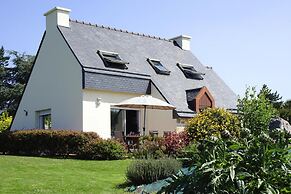 Nice Holiday Home With Beautiful Garden, Paimpol