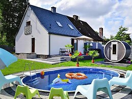 Holiday Home With Pool and Sauna, Choczewo