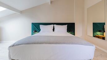 Carmo 43 by LovelyStay