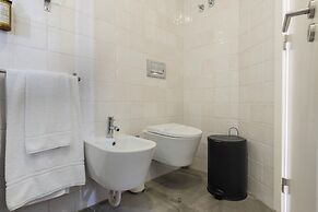 Carmo 43 by LovelyStay