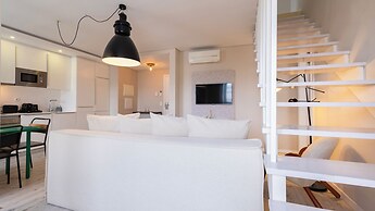 Carmo 43 by LovelyStay