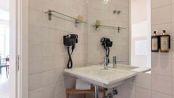 Carmo 43 by LovelyStay