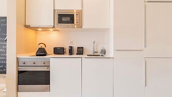 Carmo 43 by LovelyStay