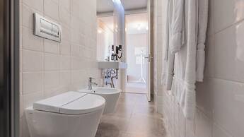 Carmo 43 by LovelyStay