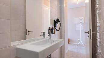 Carmo 43 by LovelyStay