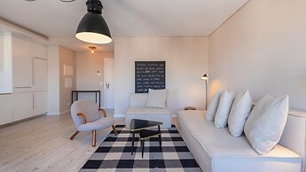 Carmo 43 by LovelyStay