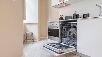 Carmo 43 by LovelyStay