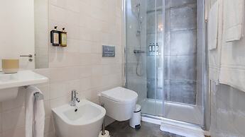 Carmo 43 by LovelyStay