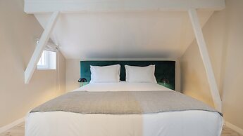 Carmo 43 by LovelyStay