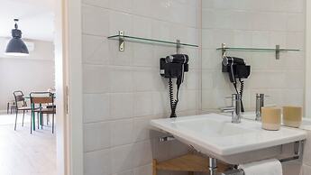 Carmo 43 by LovelyStay