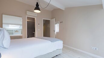 Carmo 43 by LovelyStay