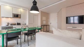 Carmo 43 by LovelyStay