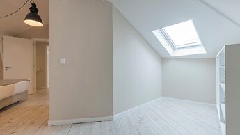 Carmo 43 by LovelyStay