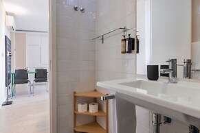 Carmo 43 by LovelyStay