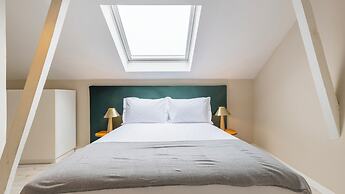 Carmo 43 by LovelyStay