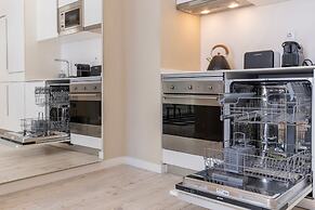 Carmo 43 by LovelyStay