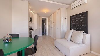 Carmo 43 by LovelyStay