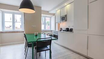 Carmo 43 by LovelyStay