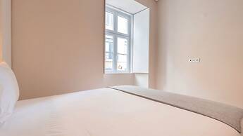 Carmo 43 by LovelyStay