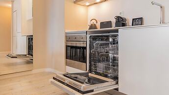 Carmo 43 by LovelyStay