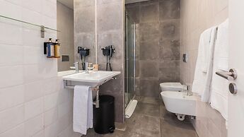 Carmo 43 by LovelyStay