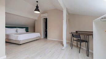 Carmo 43 by LovelyStay