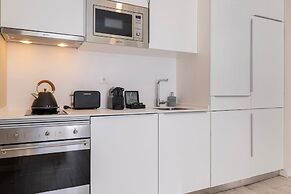 Carmo 43 by LovelyStay