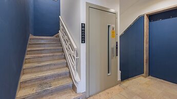 Carmo 43 by LovelyStay