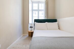 Carmo 43 by LovelyStay