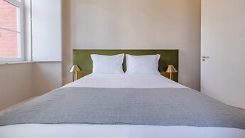 Carmo 43 by LovelyStay