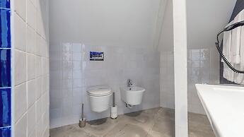 Carmo 43 by LovelyStay