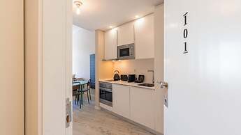 Carmo 43 by LovelyStay