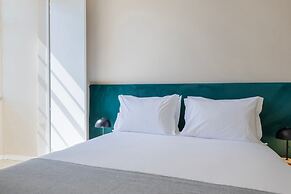 Carmo 43 by LovelyStay