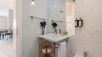 Carmo 43 by LovelyStay