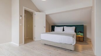 Carmo 43 by LovelyStay