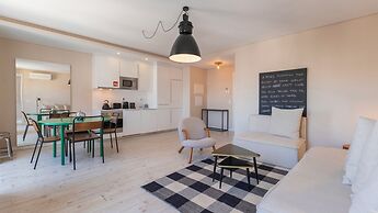 Carmo 43 by LovelyStay