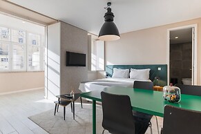 Carmo 43 by LovelyStay