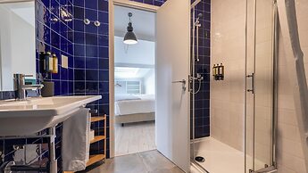 Carmo 43 by LovelyStay