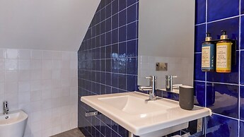 Carmo 43 by LovelyStay