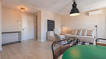 Carmo 43 by LovelyStay