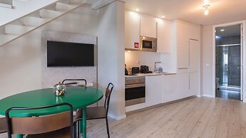 Carmo 43 by LovelyStay