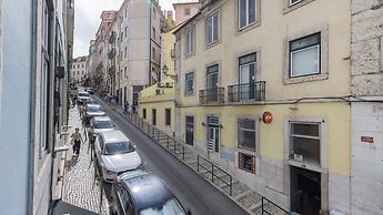 Carmo 43 by LovelyStay